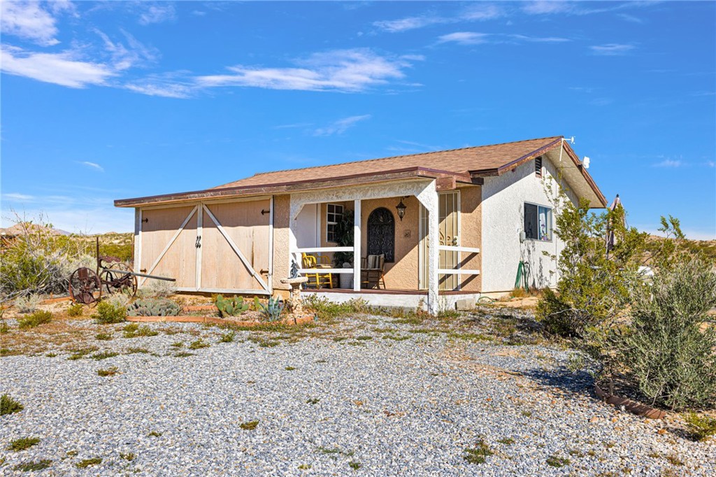 31420 Rabbit Springs Lane Lucerne Valley, CA 92356 - Photo 48 of 72 a view of a house with backyard