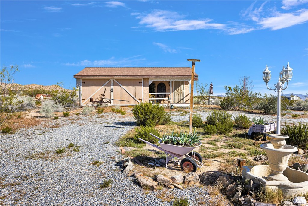 31420 Rabbit Springs Lane Lucerne Valley, CA 92356 - Photo 49 of 72 a front view of a house with garden