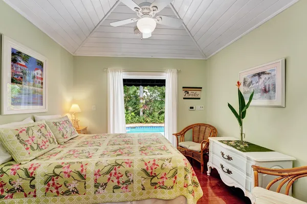 $16,000 | 306 North Swinton Avenue, Delray Beach, FL 33444