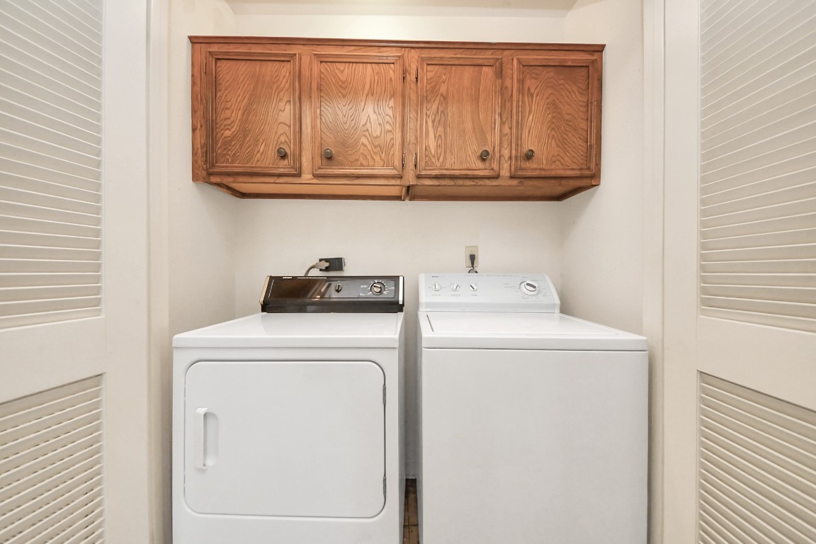 7728 Challie Lane Houston, TX 77088 - Photo 23 of 28 a utility room with dryer and washer