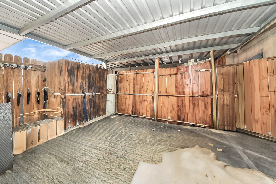 7728 Challie Lane Houston, TX 77088 - Photo 24 of 28 a view of a garage