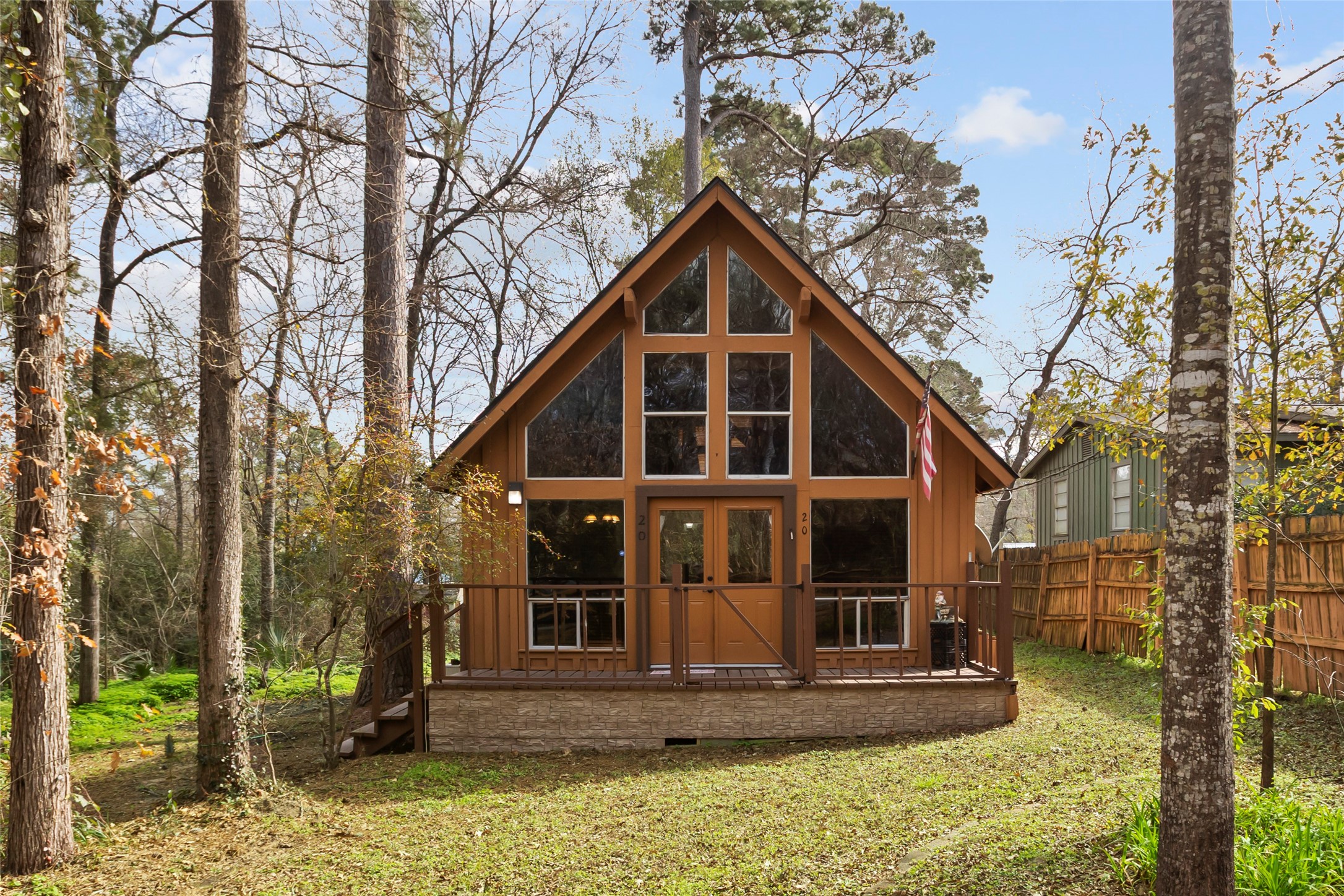 20 Shannon Street Huntsville, TX 77320 - Photo 1 of 29 a front view of a house with a yard