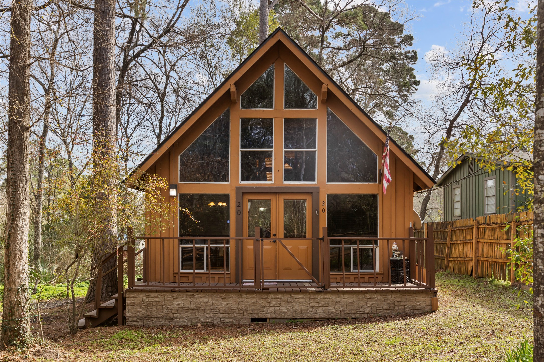 20 Shannon Street Huntsville, TX 77320 - Photo 25 of 29 a front view of a house with a yard