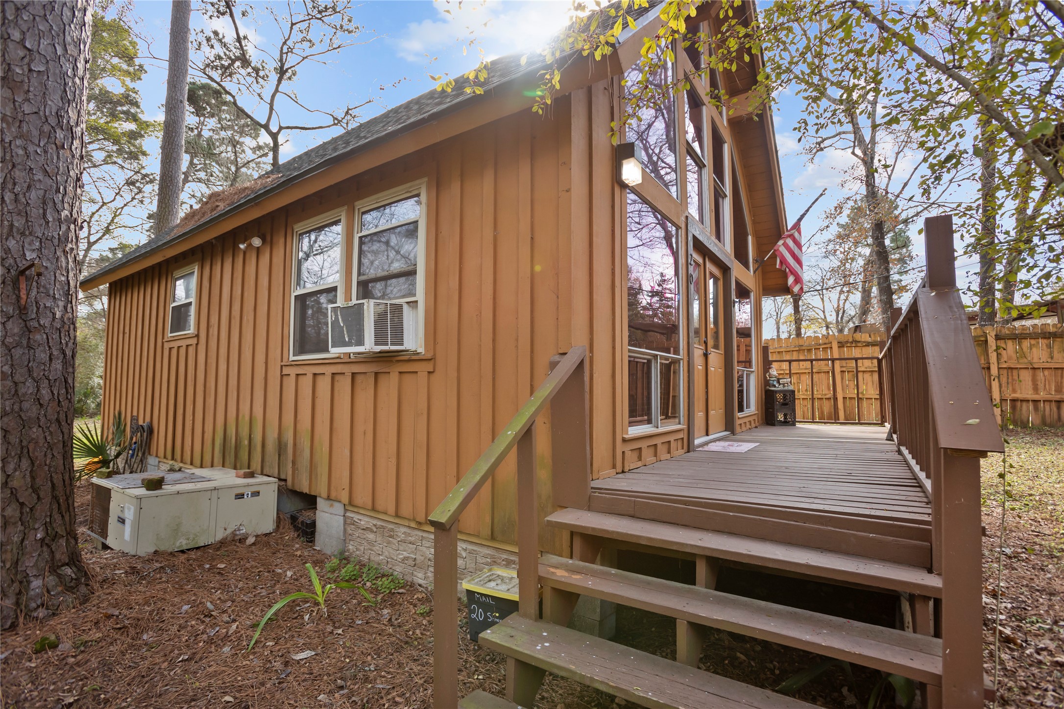 20 Shannon Street Huntsville, TX 77320 - Photo 6 of 29 a view of a house with a large window