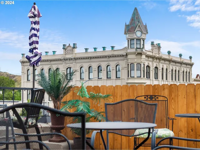 $1,590,000 | 2021 Main Street, Baker City, OR 97814