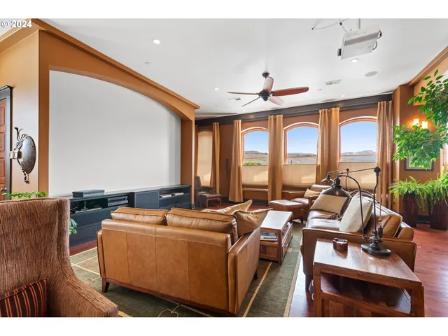 $1,590,000 | 2021 Main Street, Baker City, OR 97814