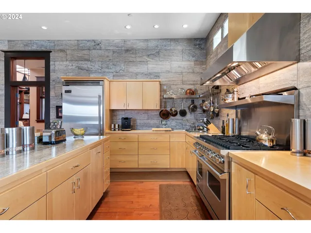 $1,590,000 | 2021 Main Street, Baker City, OR 97814