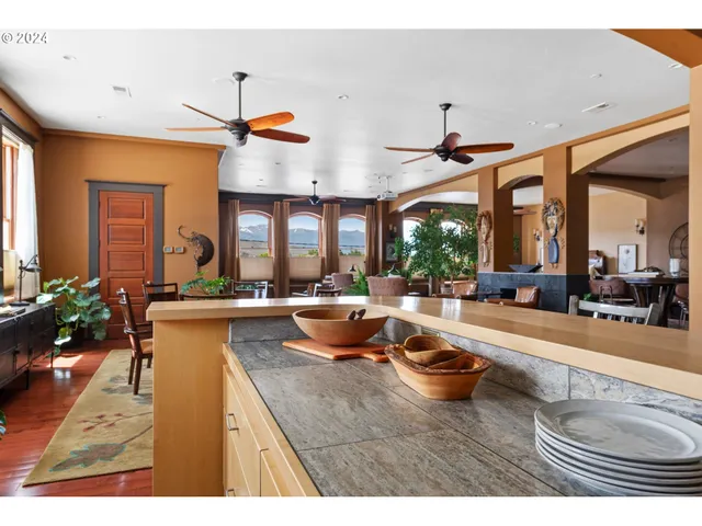 $1,590,000 | 2021 Main Street, Baker City, OR 97814