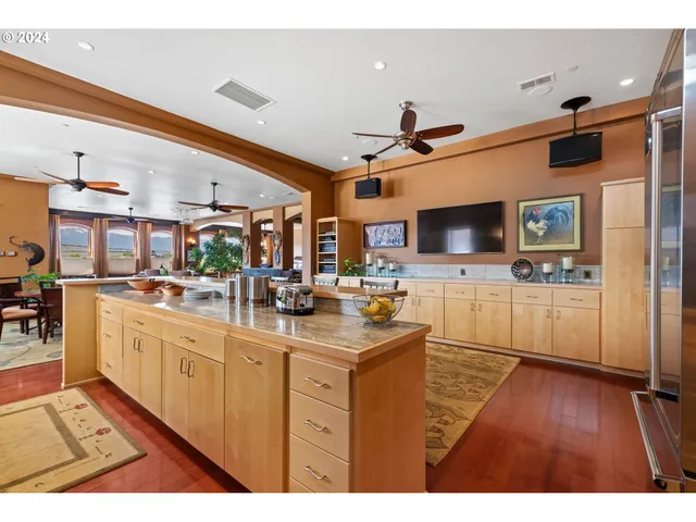 $1,590,000 | 2021 Main Street, Baker City, OR 97814