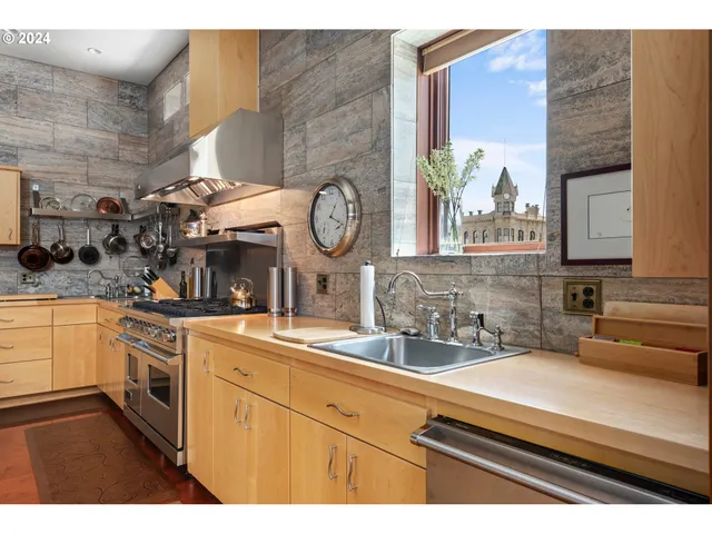 $1,590,000 | 2021 Main Street, Baker City, OR 97814