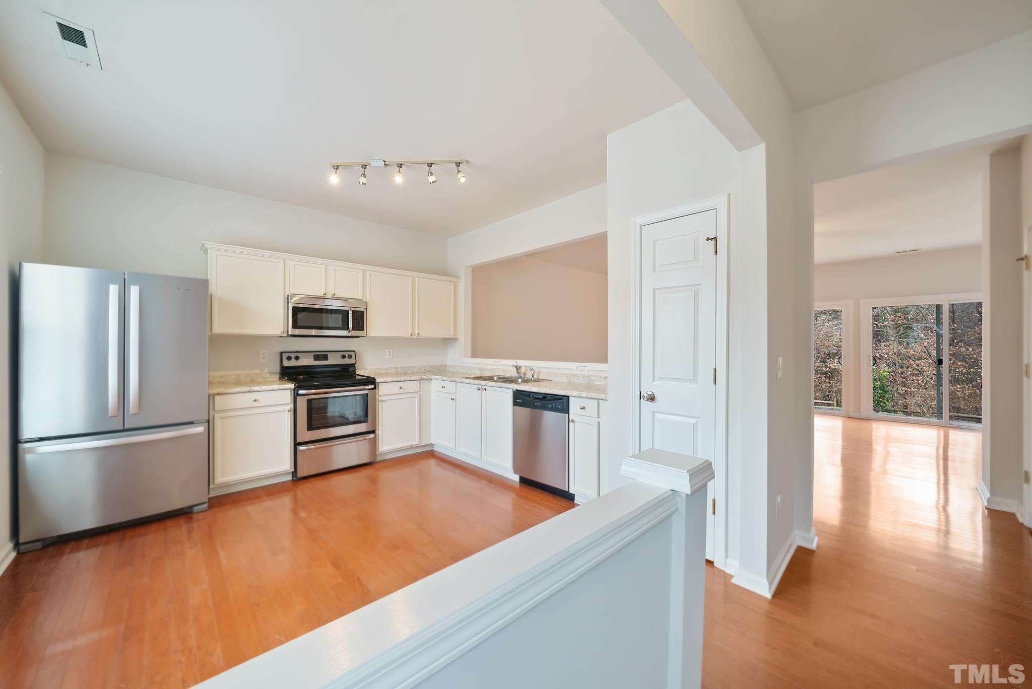 5002 Echo Ridge Road Raleigh, NC 27612 - Photo 4 of 17