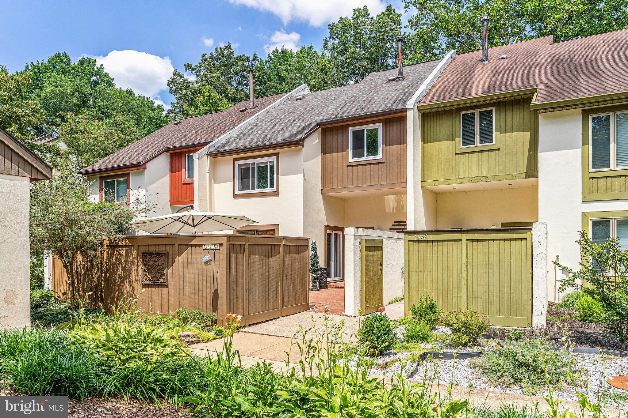 1549 Inlet Court Reston, VA 20190 - Photo 2 of 30