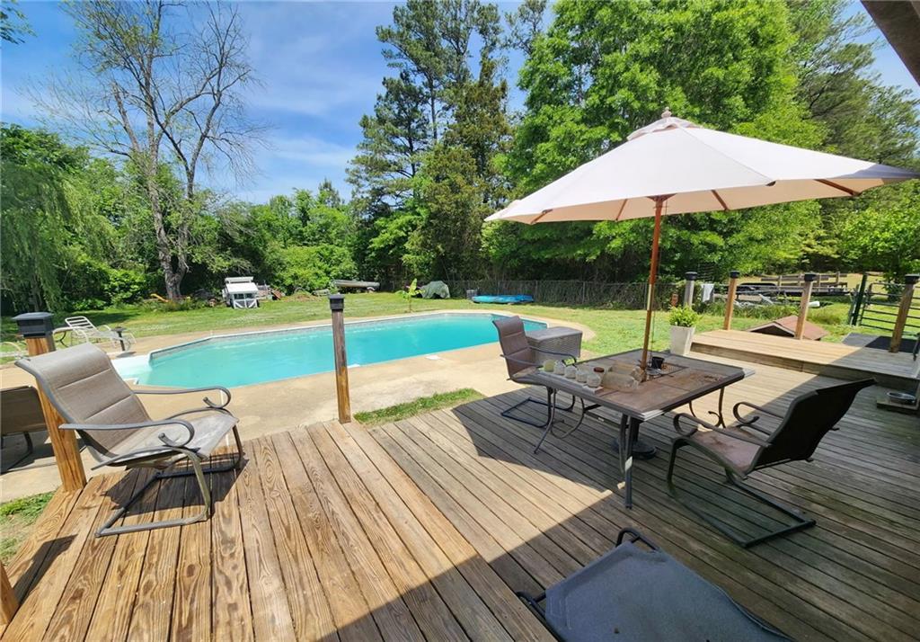 29 Johns Drive Northeast Rome, GA 30165 - Photo 29 of 32 an outdoor sitting area with furniture and umbrella