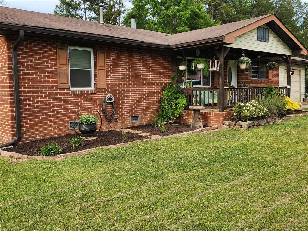 29 Johns Drive Northeast Rome, GA 30165 - Photo 5 of 32 a front view of a house with garden