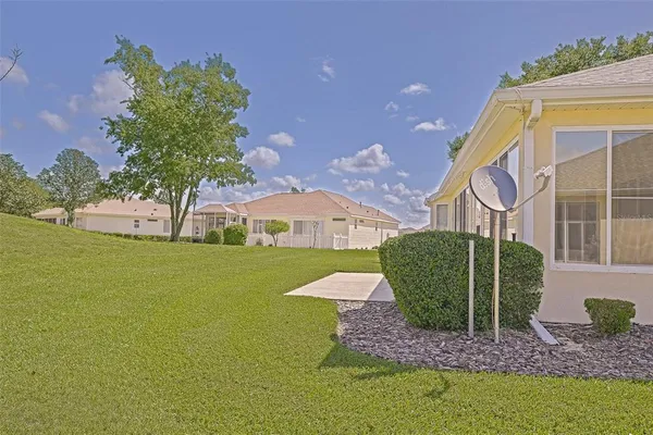 $289,500 | 13126 Southeast 93rd Terrace Road, Summerfield, FL 34491