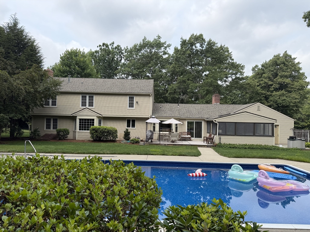 29 West Colonial Road Wilbraham, MA 01095 - Photo 2 of 33 Gallery Image 2