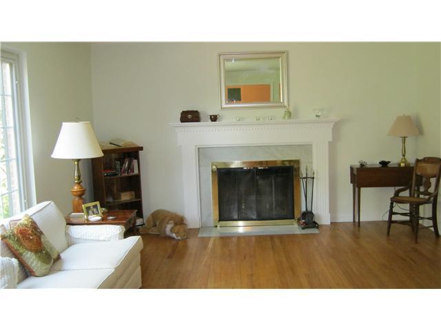 2029 Upper Chelsea Road Columbus, OH 43221 - Photo 4 of 16