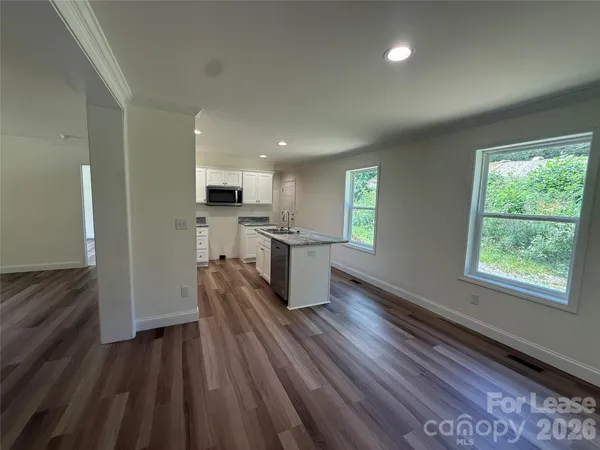 $2,700 | 204 Oscelake Way, Hendersonville, NC 28739