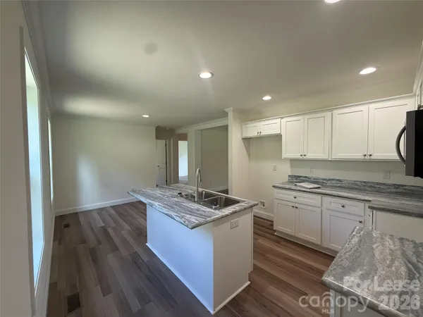 $2,700 | 204 Oscelake Way, Hendersonville, NC 28739