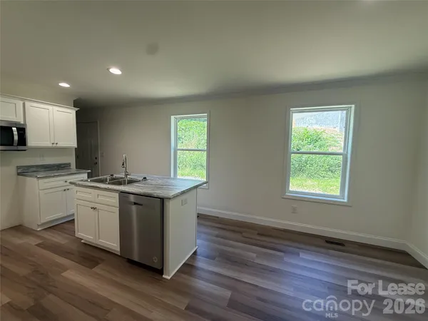 $2,700 | 204 Oscelake Way, Hendersonville, NC 28739