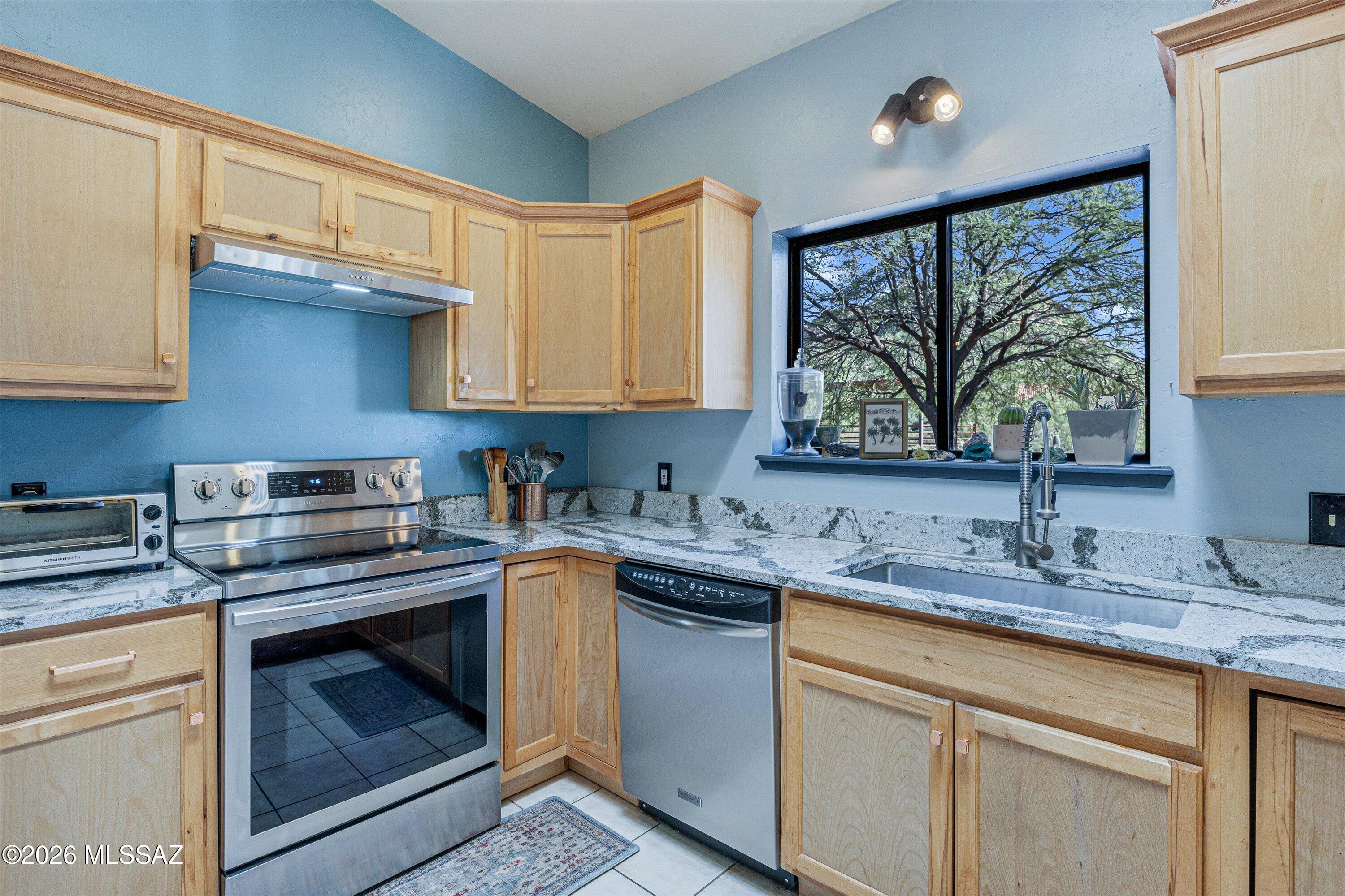 4155 West Coyote Ridge Trail Tucson, AZ 85746 - Photo 14 of 38 Kitchen