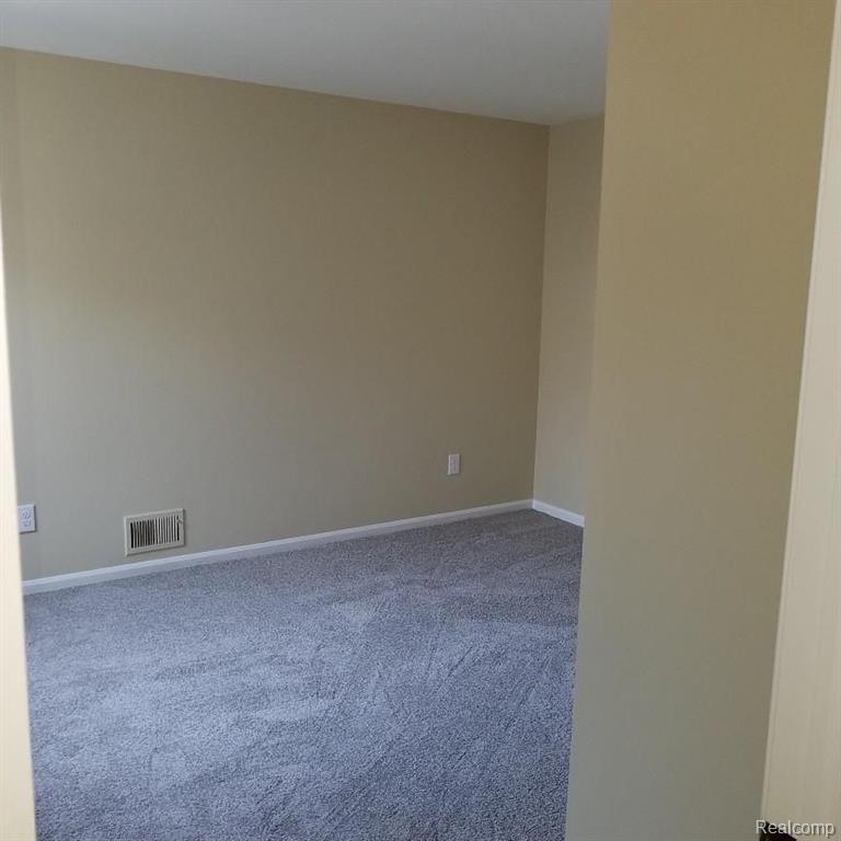 942 Golfview Court Rochester Hills, MI 48307 - Photo 10 of 24