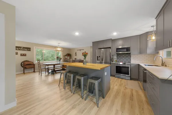 $459,900 | 48135 Thunderbird Hill, Kasota, MN 56050