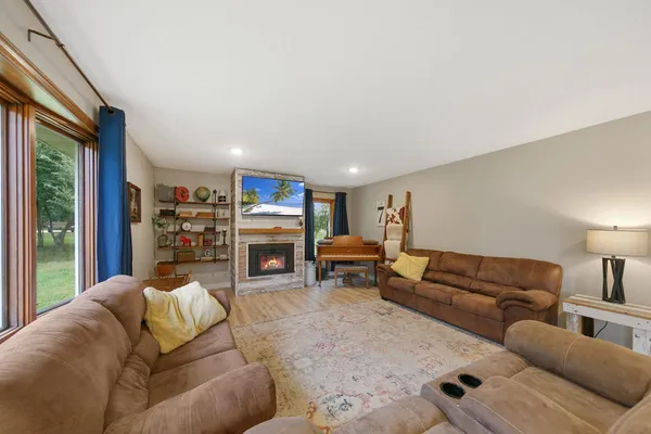 $459,900 | 48135 Thunderbird Hill, Kasota, MN 56050