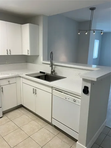 $639,000 | 10 Aragon Avenue, Unit 814, Coral Gables, FL 33134