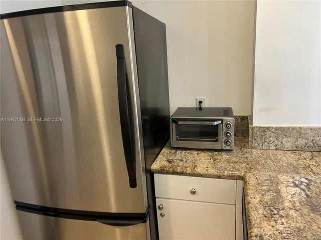 $639,000 | 10 Aragon Avenue, Unit 814, Coral Gables, FL 33134