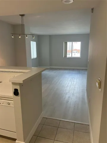 $639,000 | 10 Aragon Avenue, Unit 814, Coral Gables, FL 33134