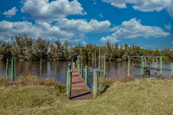 $739,900 | 3285 Southwest Porpoise Circle, Stuart, FL 34997