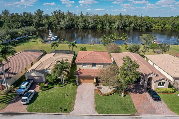 $739,900 | 3285 Southwest Porpoise Circle, Stuart, FL 34997