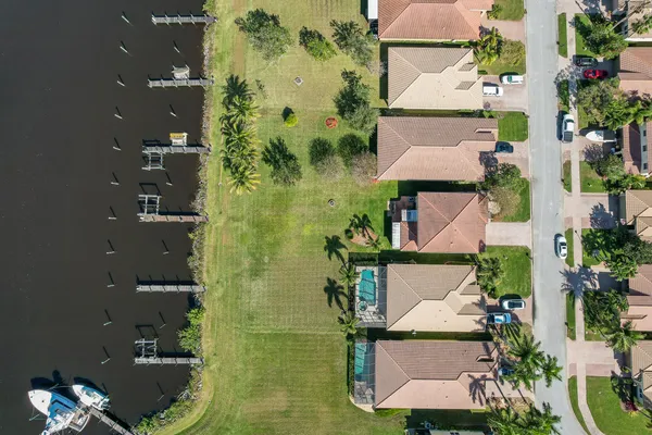 $739,900 | 3285 Southwest Porpoise Circle, Stuart, FL 34997