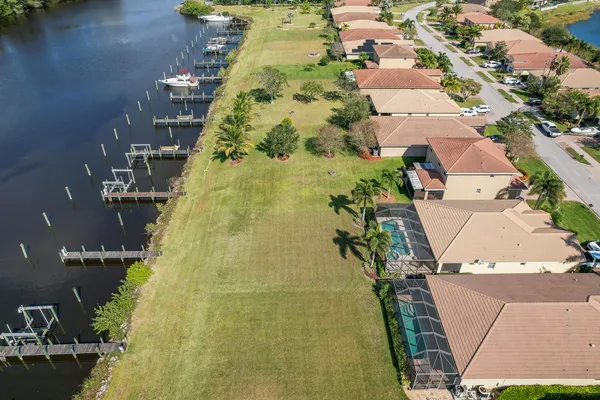 $739,900 | 3285 Southwest Porpoise Circle, Stuart, FL 34997
