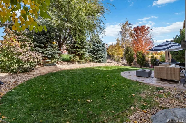 a view of a backyard with green space