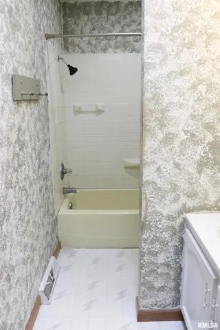 $234,900 | 27 Harvester Road, Canton, IL 61520