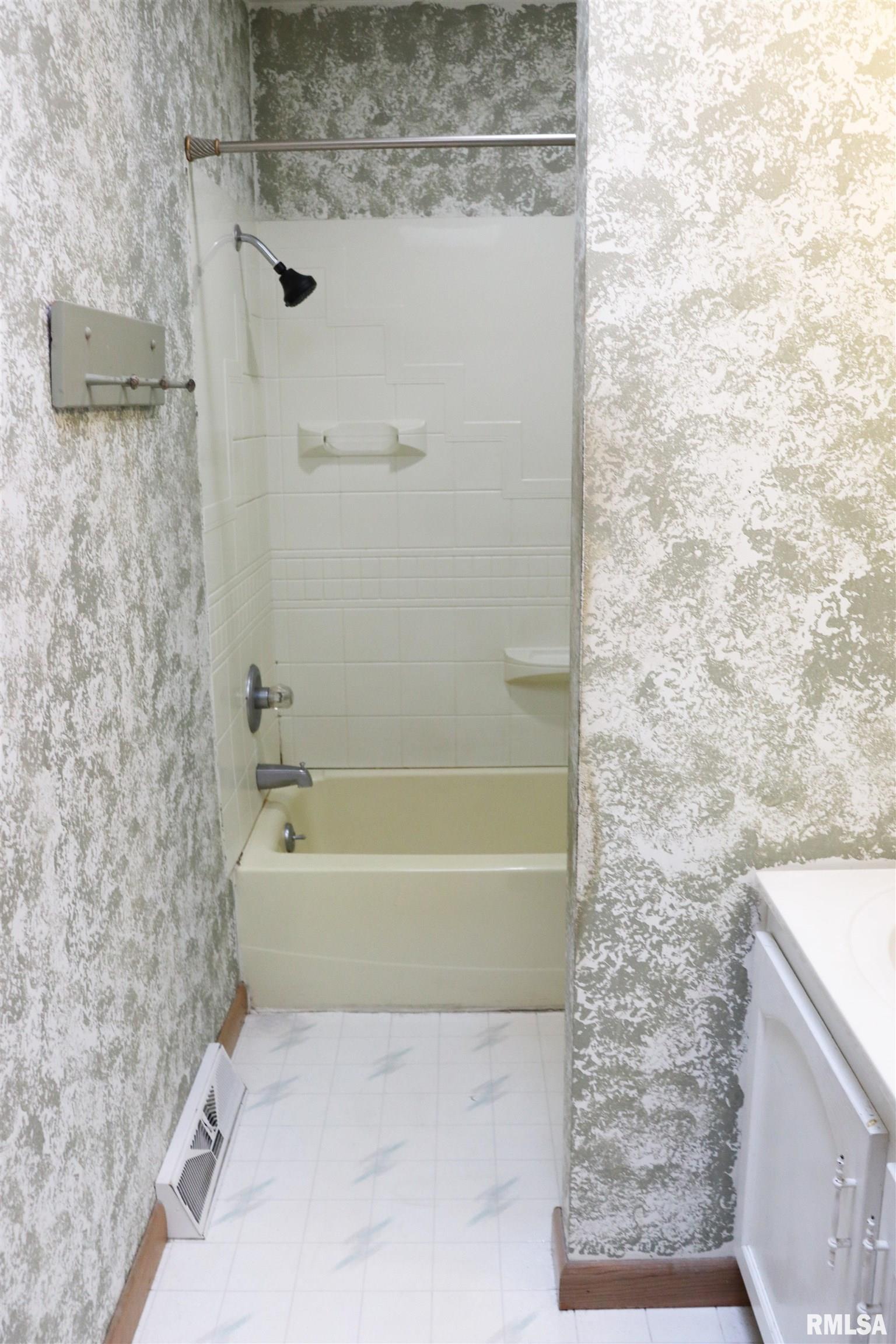 27 Harvester Road Canton, IL 61520 - Photo 29 of 53