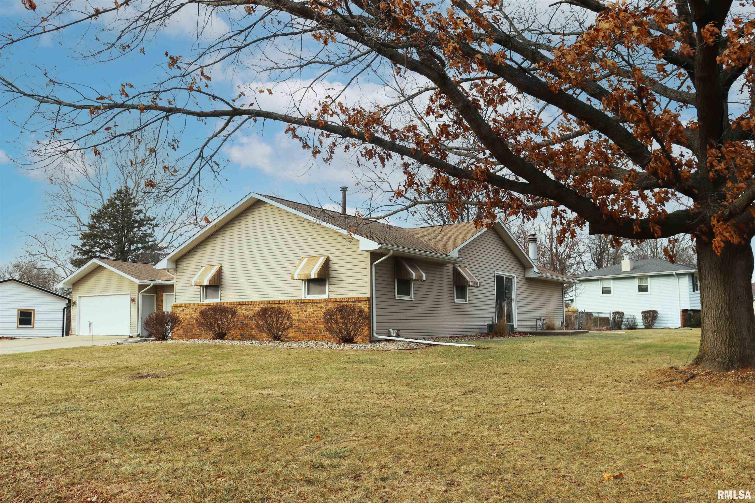 27 Harvester Road Canton, IL 61520 - Photo 3 of 53