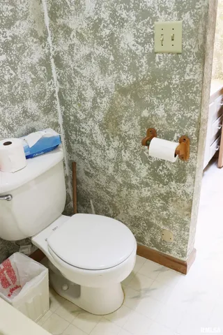 $239,900 | 27 Harvester Road, Canton, IL 61520