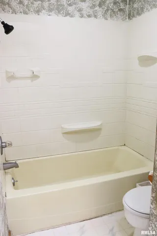 $239,900 | 27 Harvester Road, Canton, IL 61520