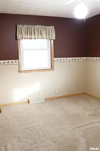 $234,900 | 27 Harvester Road, Canton, IL 61520