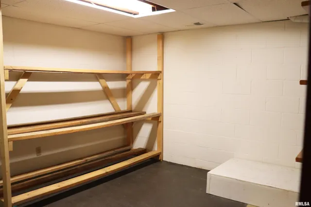 $239,900 | 27 Harvester Road, Canton, IL 61520