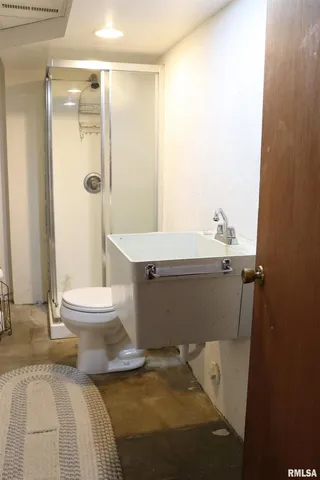 $239,900 | 27 Harvester Road, Canton, IL 61520