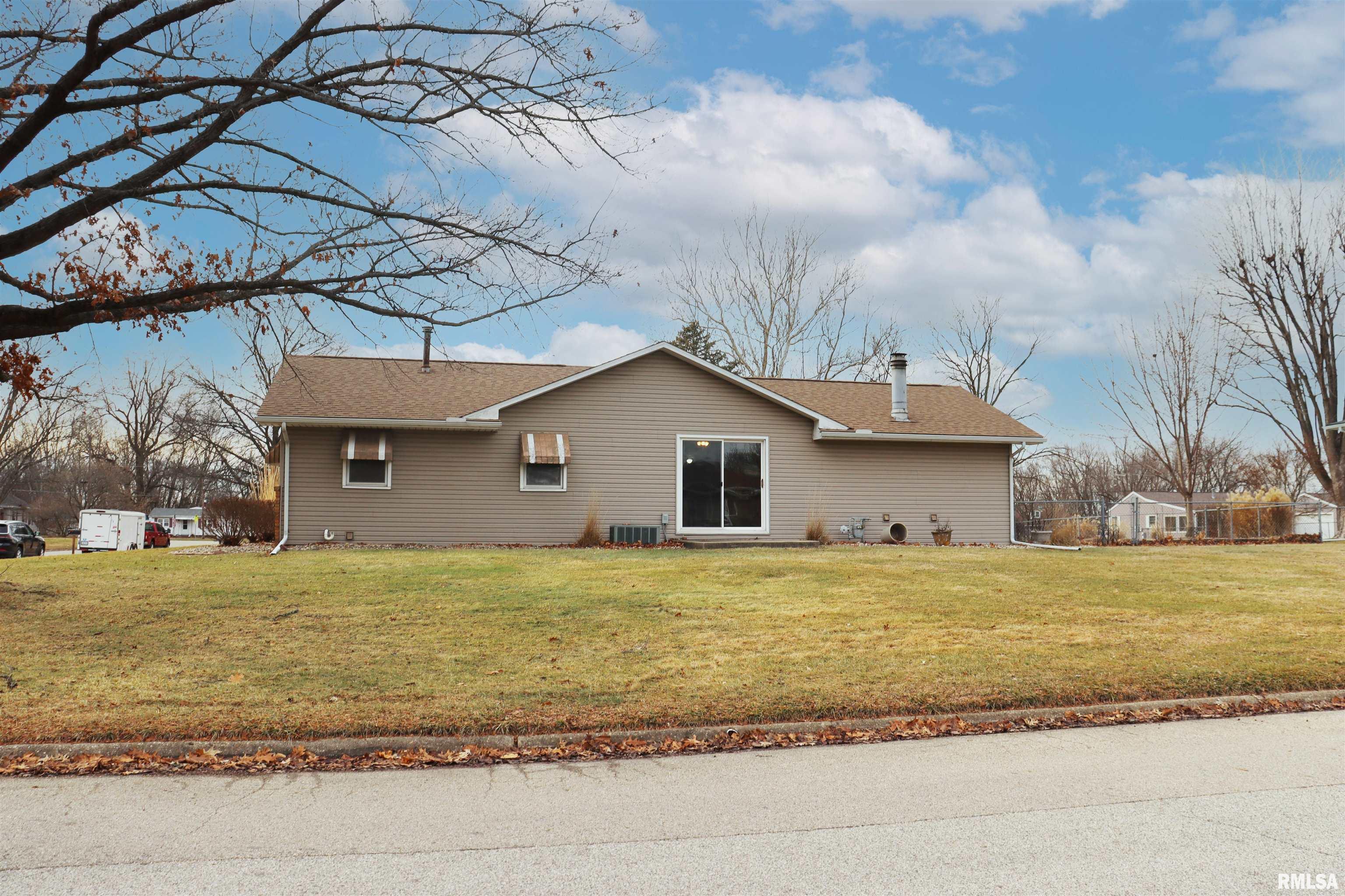 27 Harvester Road Canton, IL 61520 - Photo 5 of 53