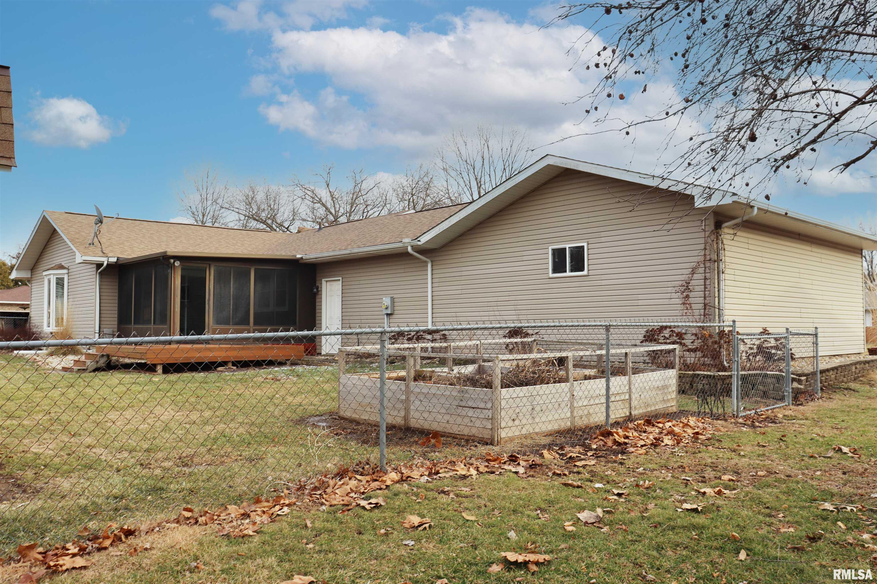 27 Harvester Road Canton, IL 61520 - Photo 6 of 53