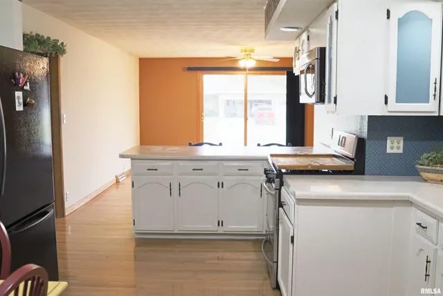 $239,900 | 27 Harvester Road, Canton, IL 61520