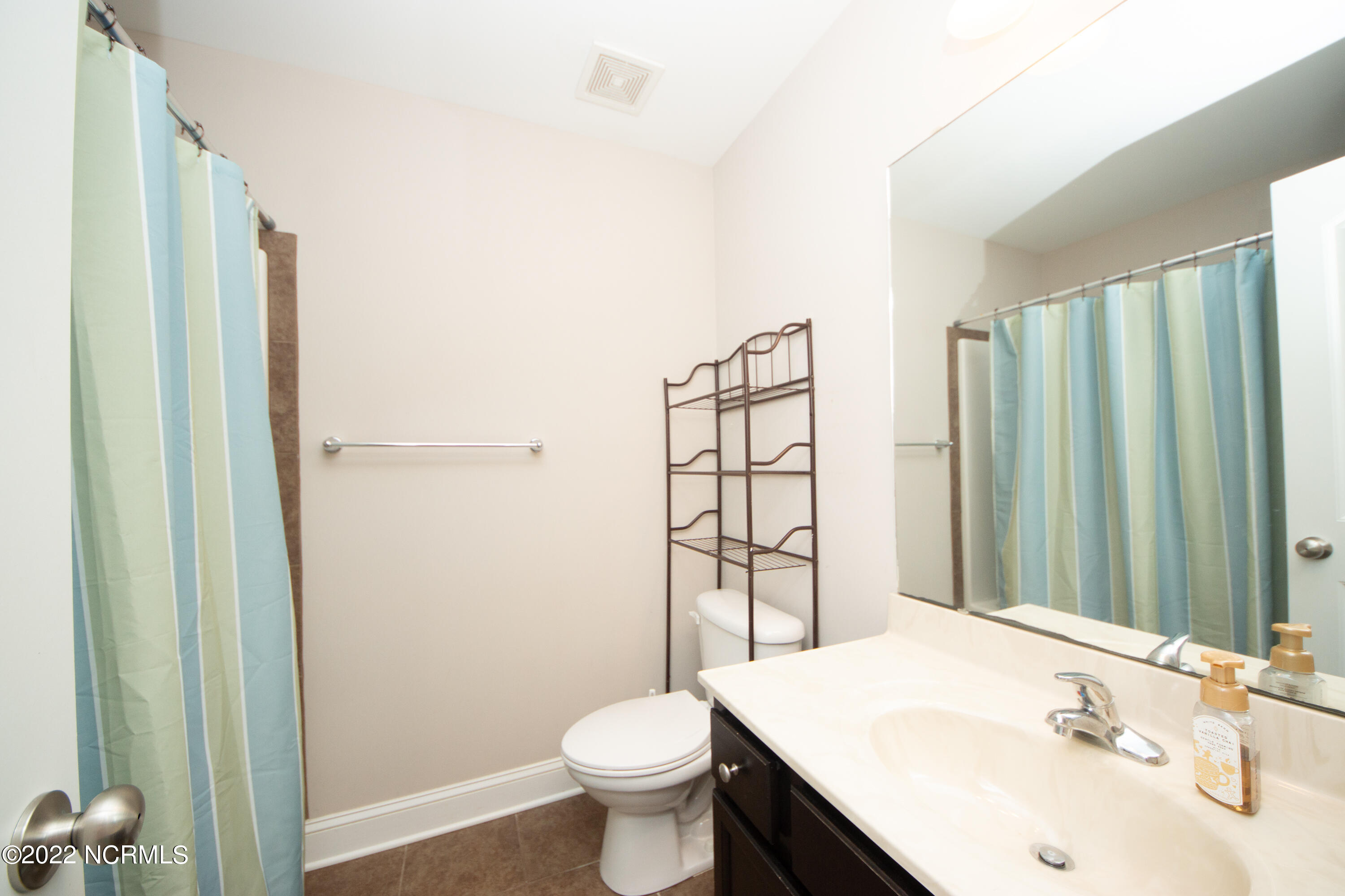 309 Catamaran Road Swansboro, NC 28584 - Photo 37 of 68 Guest bathroom