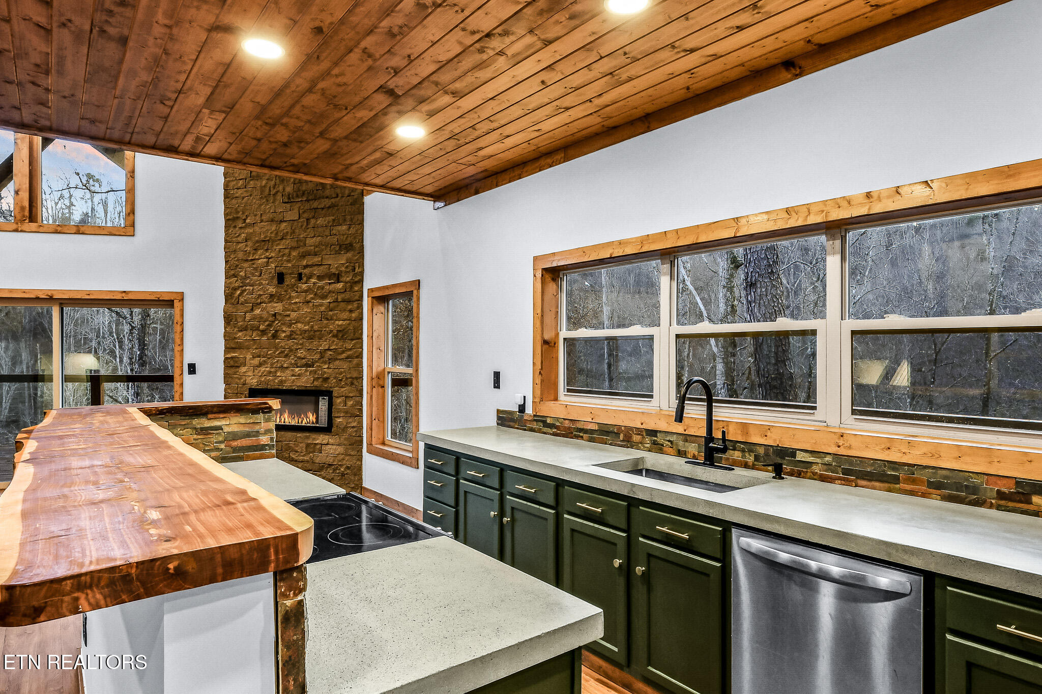 2632 Bird View Lane Sevierville, TN 37862 - Photo 6 of 24 DSC_5442 (1)