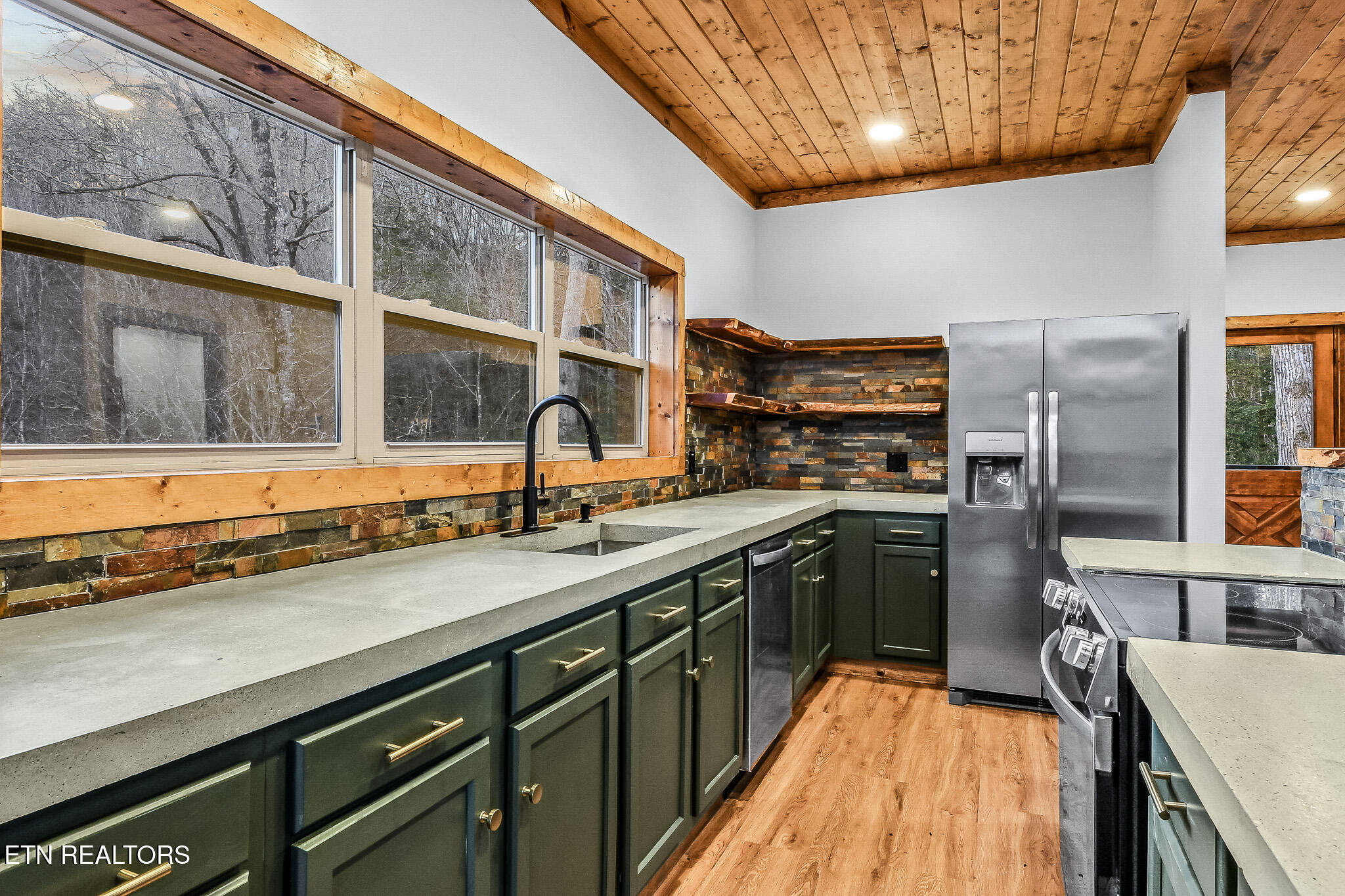 2632 Bird View Lane Sevierville, TN 37862 - Photo 9 of 24 DSC_5412 (1)